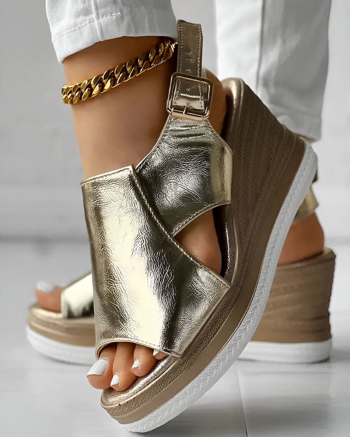 Sandales compensees a bout ouvert et bride arriere creuse Habit Femme