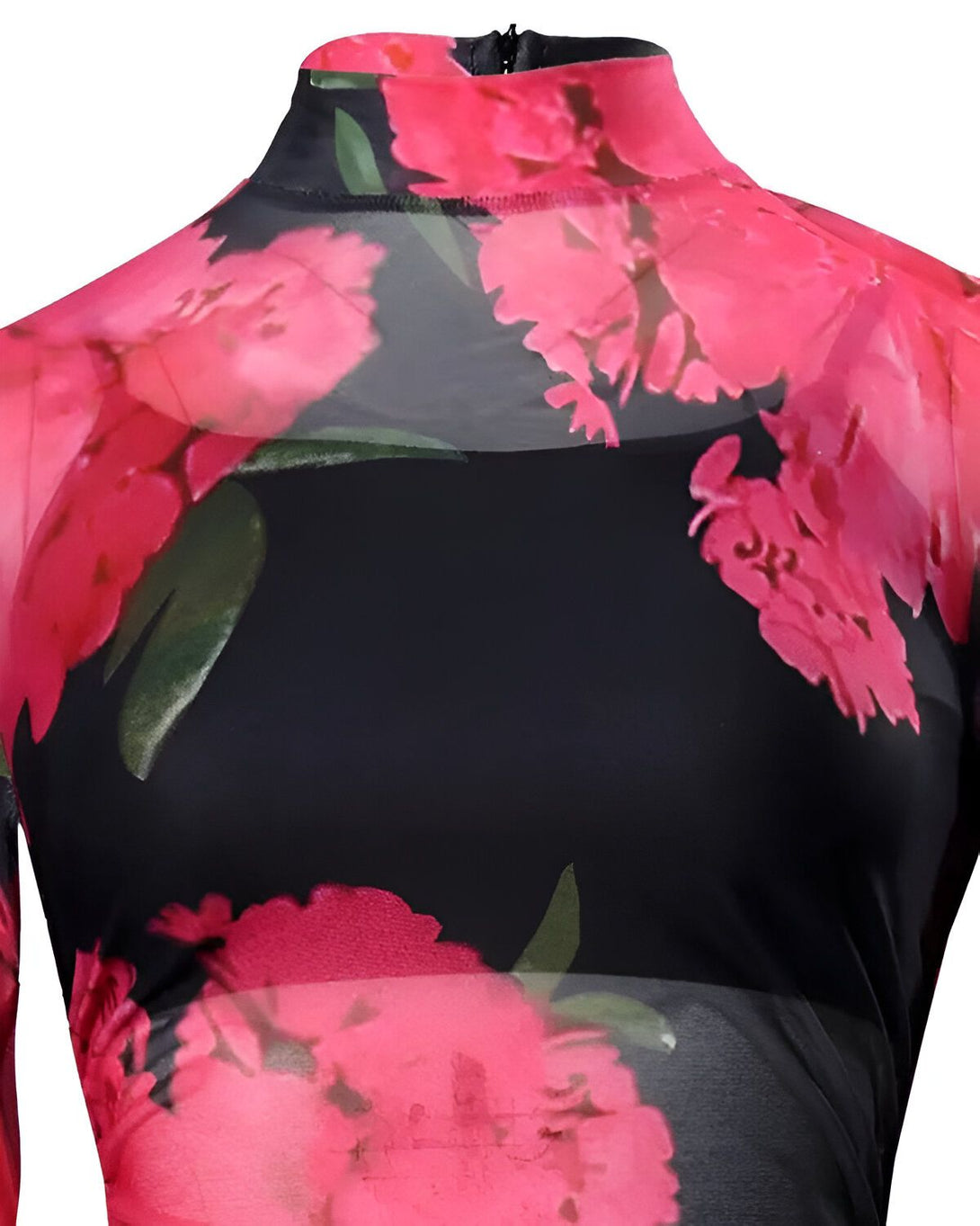 Le haut est en mesh transparent noir avec des fleurs roses.