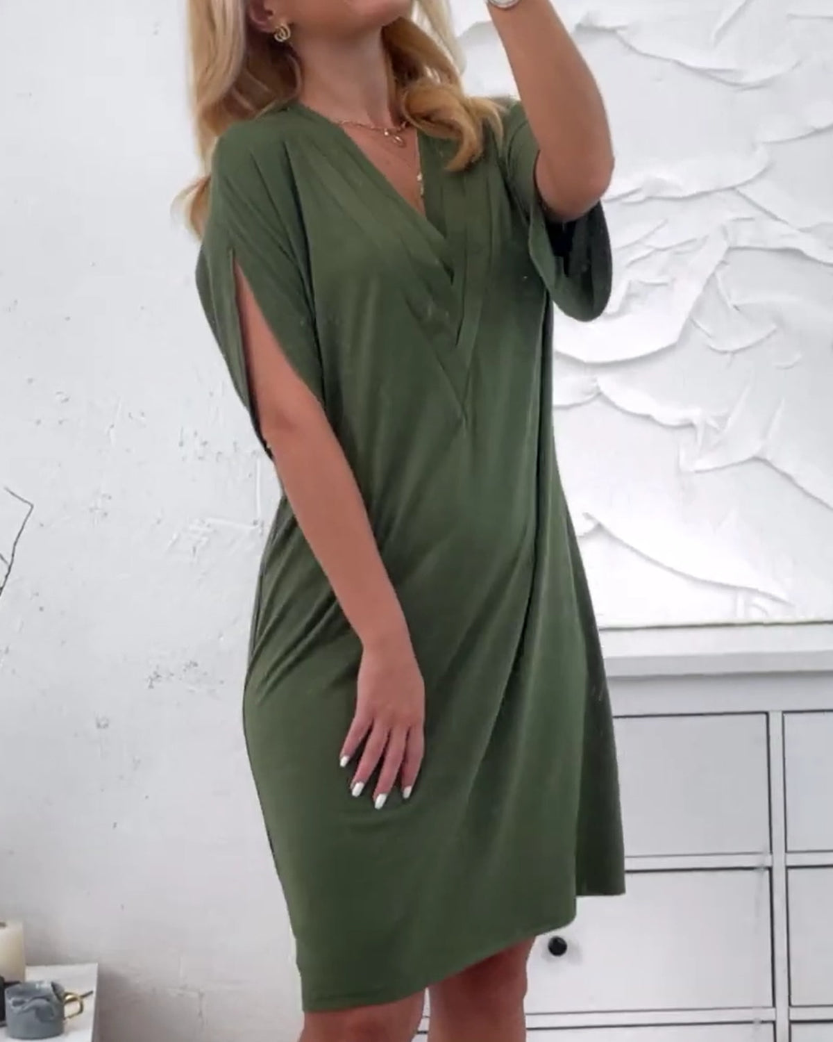 Robe décontractée froncée à col en V et demi-manches – Habit Femme