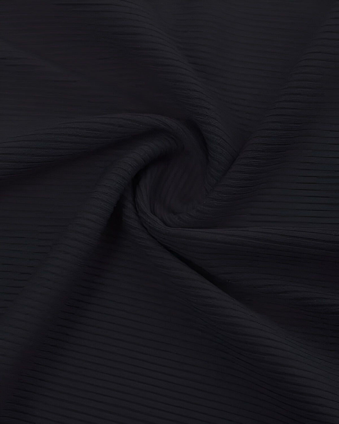 Une image en gros plan d'un tissu côtelé noir. Le tissu est doux et extensible.