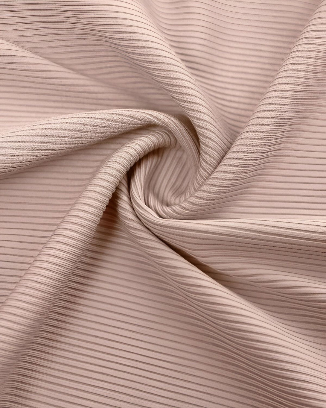 Une image de tissu côtelé de couleur beige. Le tissu est plié et on peut voir les plis.