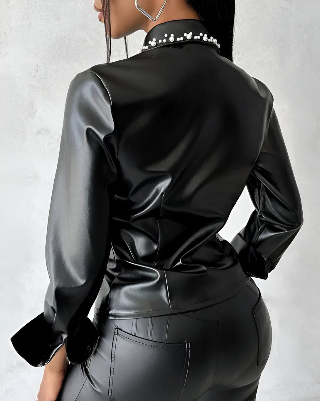 Chemise en cuir PU à manches longues et décor perlé