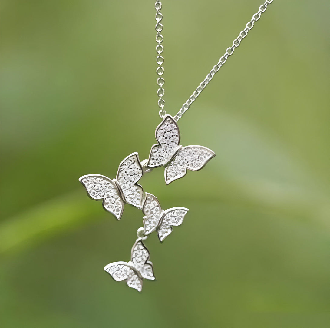 Collier Papillon Argent 925: Élégance et Transformation
