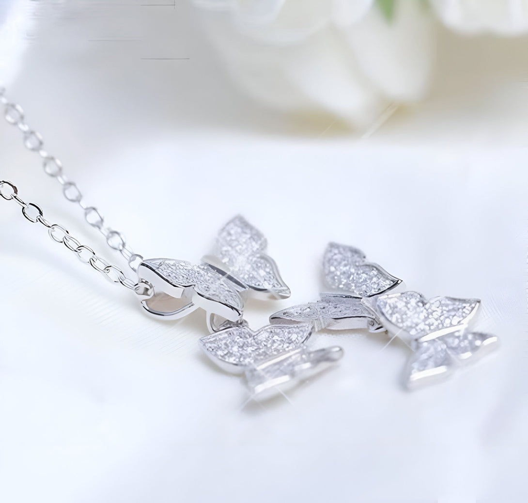 Collier Papillon Argent 925: Élégance et Transformation

