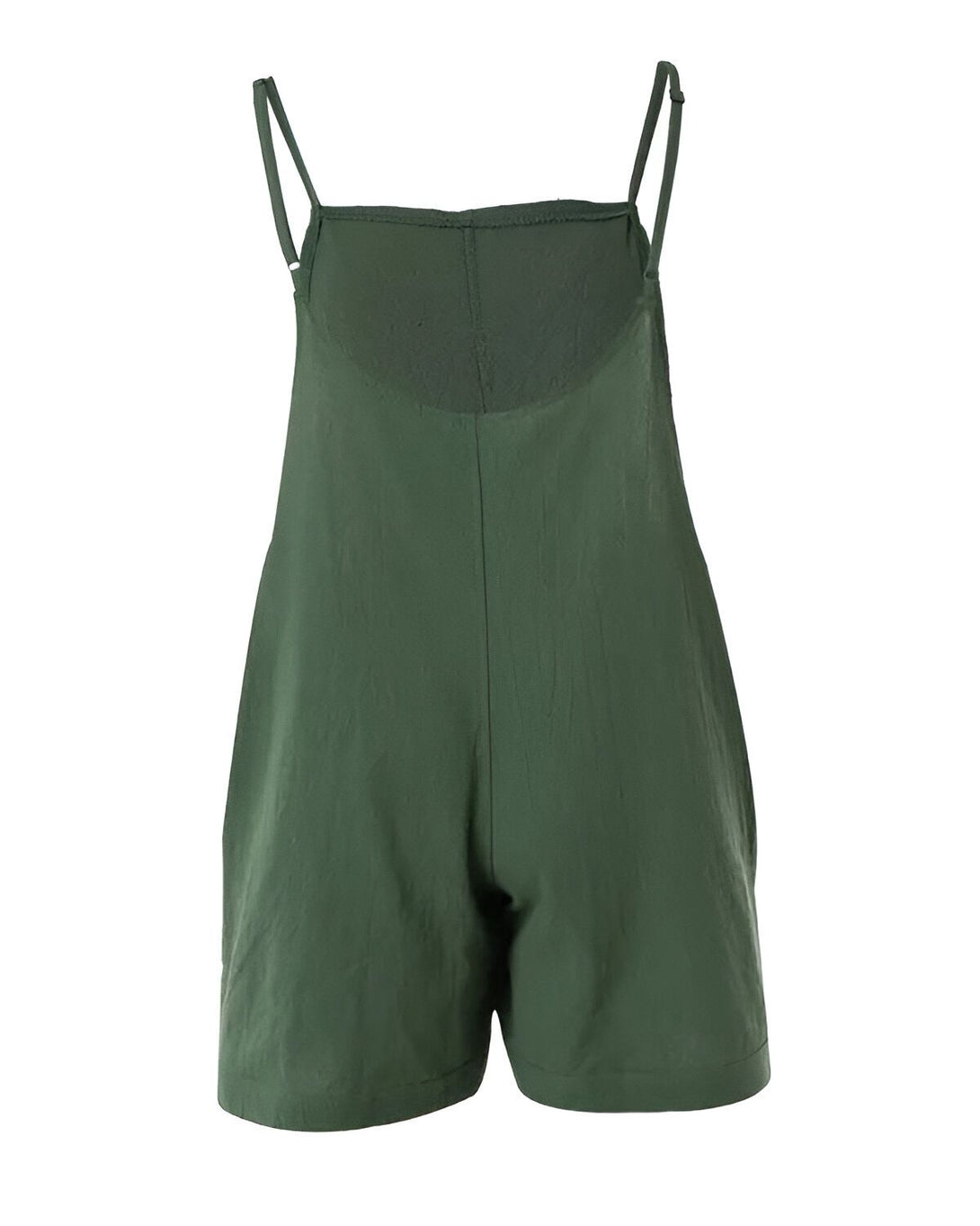 Une combinaison short verte avec des bretelles fines et des poches sur le devant.