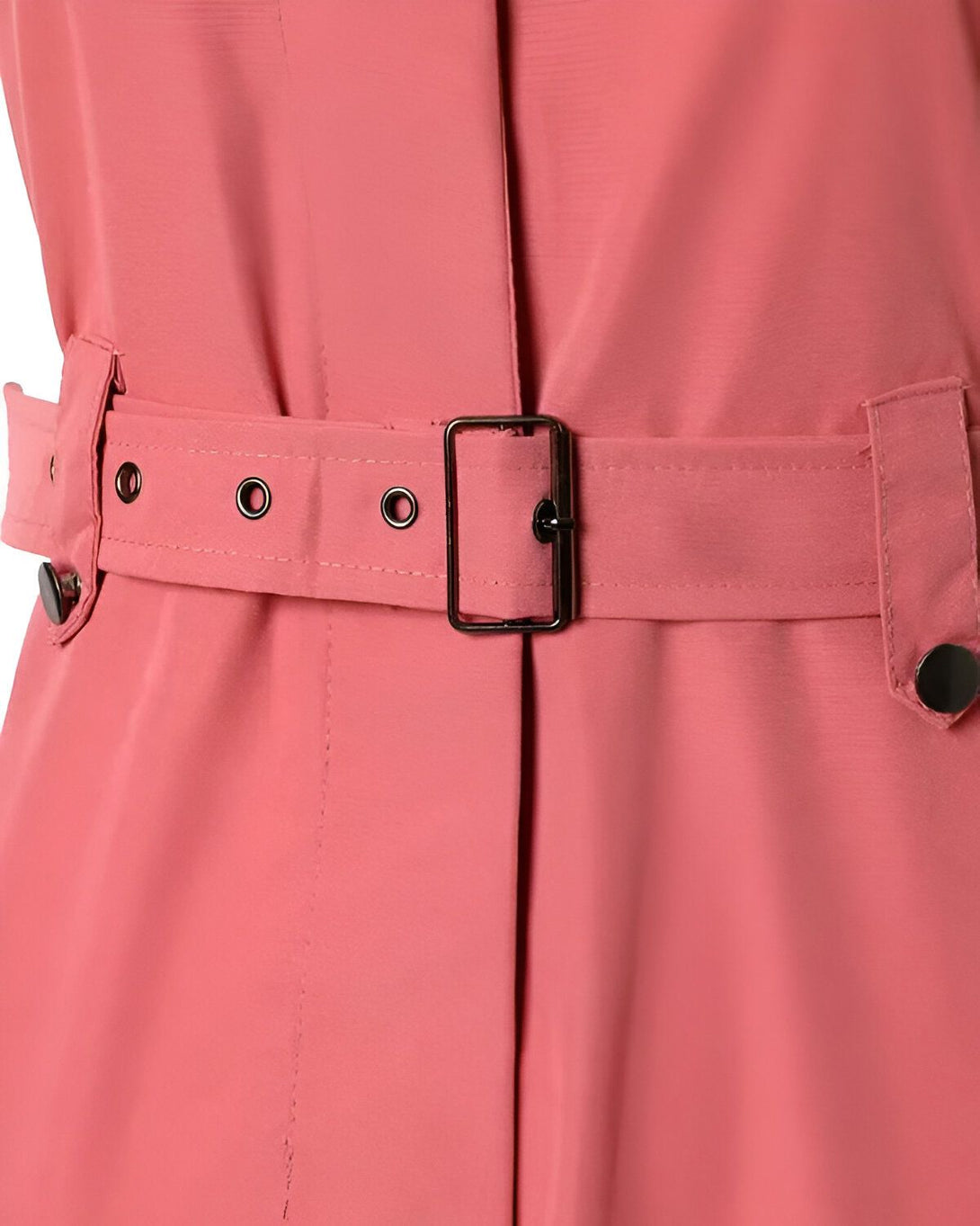 Une image d'une ceinture rose avec une boucle en métal.