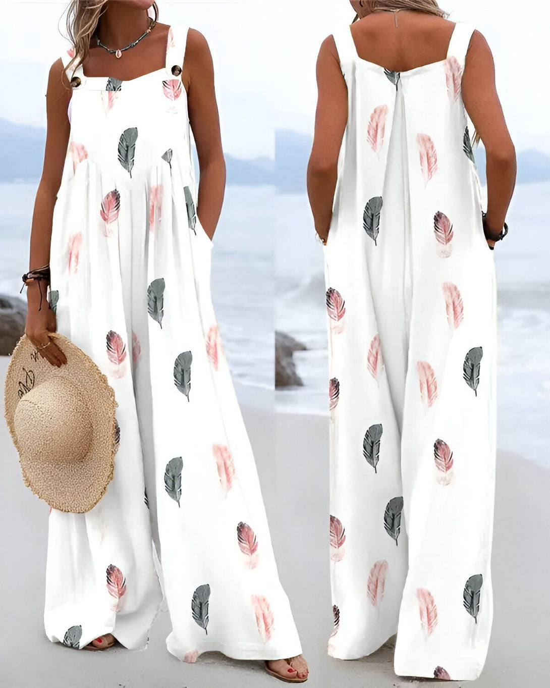 Une femme porte une combinaison pantalon blanche à motifs de plumes colorées. La combinaison est ample et légère, avec des bretelles fines et un décolleté carré. La femme est debout sur une plage, avec la mer en fond.