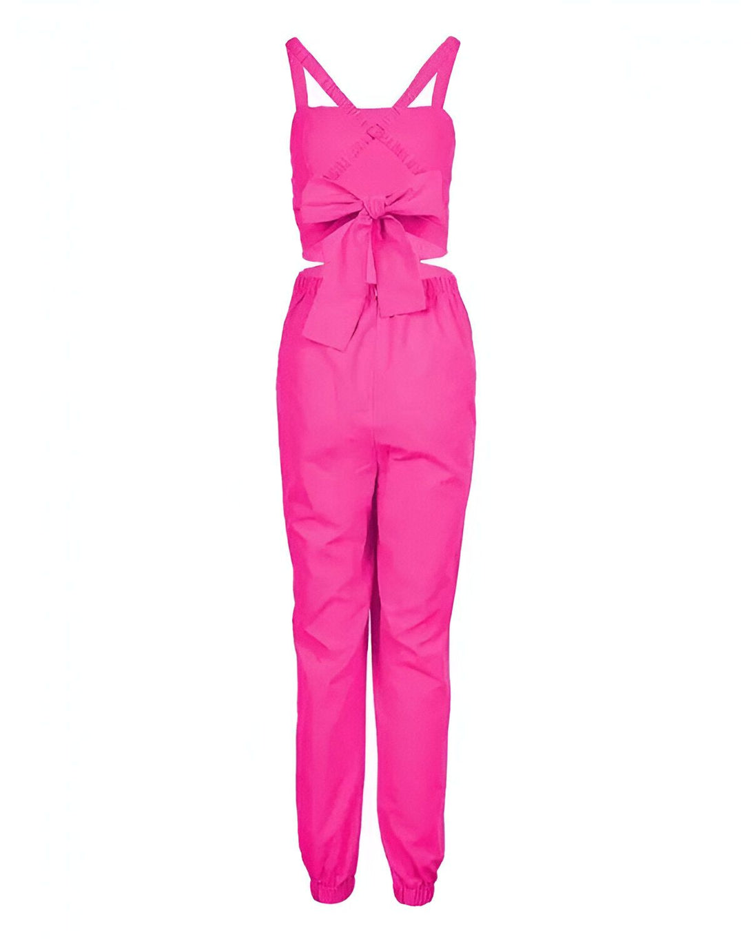 Un ensemble deux pièces rose vif composé d'un crop top et d'un pantalon. Le crop top est dos nu et possède un nœud papillon dans le dos. Le pantalon est taille haute et possède des poches latérales.