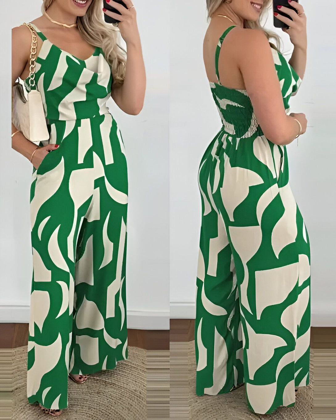 Une femme porte une combinaison pantalon verte et blanche. La combinaison a un motif géométrique et des bretelles fines. La femme est vue de face et de dos.
