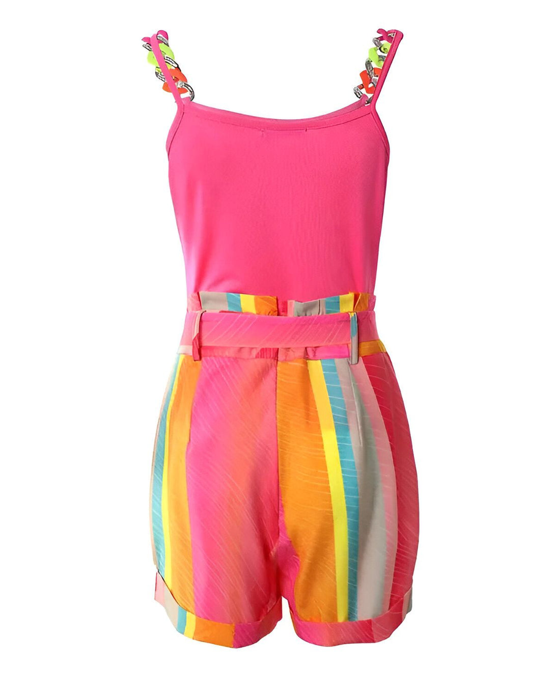 Une image d'un ensemble short et débardeur pour femme. Le débardeur est rose avec des bretelles fines et le short est coloré avec des rayures verticales.