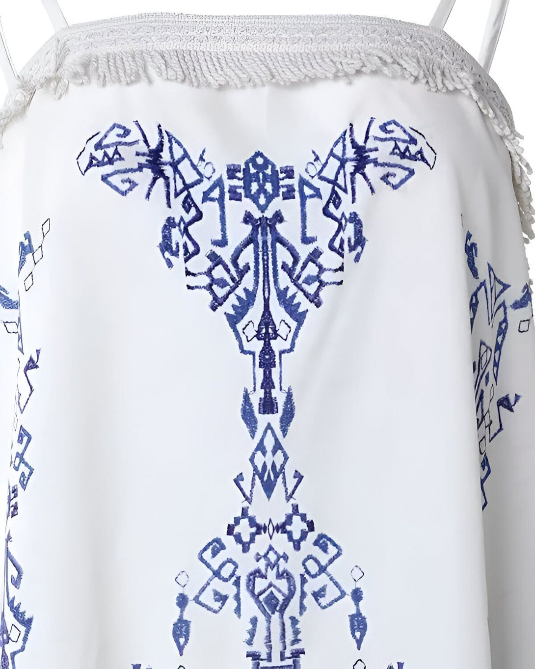 Une image d'un haut de bikini blanc avec des bretelles et un motif brodé bleu.