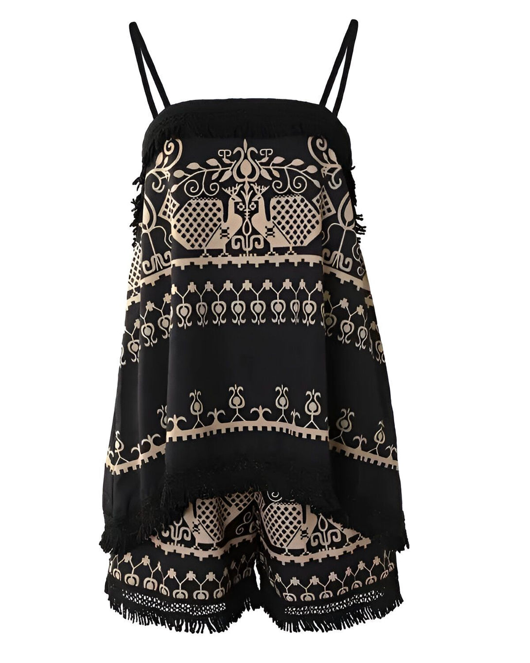 Une image d'un ensemble short et haut de couleur noir et beige avec des motifs orientaux.