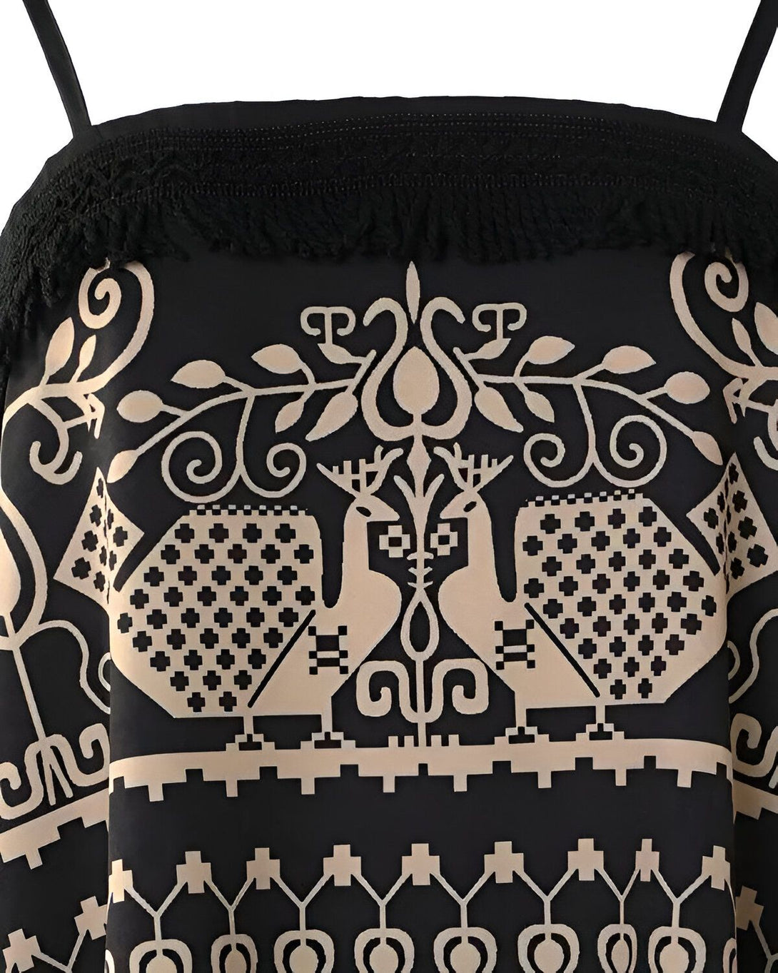 Une image d'un haut de vêtement noir avec des motifs de paons beige et des bordures à franges noires.