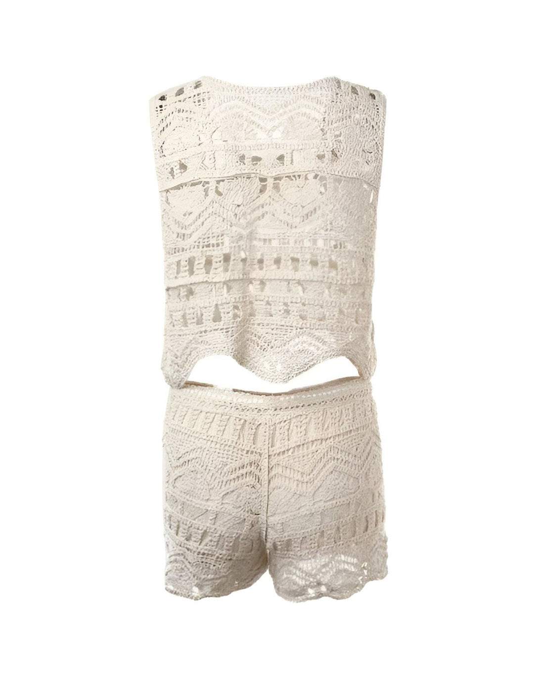 Un ensemble short et haut de couleur beige, fait au crochet, dos