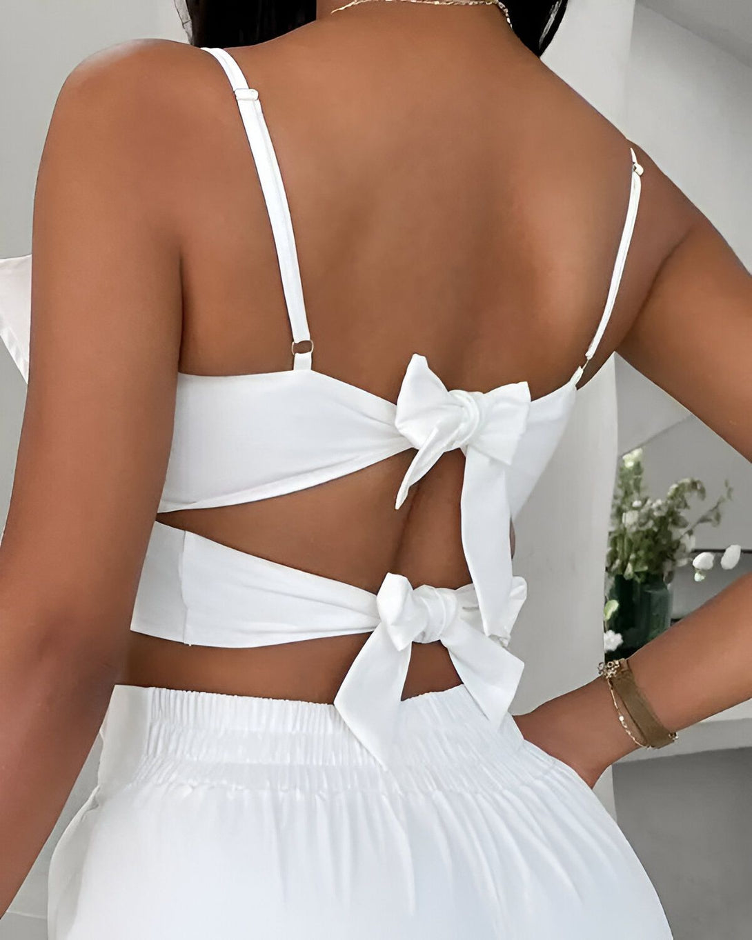Ensemble haut dos nu à motif floral creux et short à poches