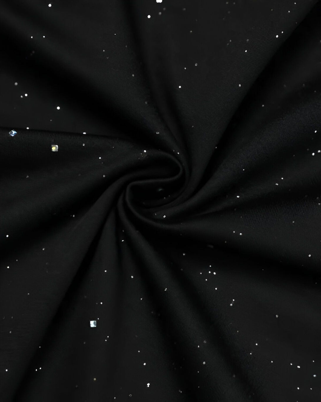 Une image d'un tissu noir avec des paillettes argentées.