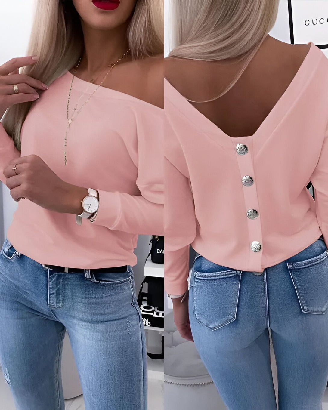 Une femme porte un chemisier rose à manches longues et un jean bleu. Le chemisier est décolleté en V et possède des boutons dans le dos.