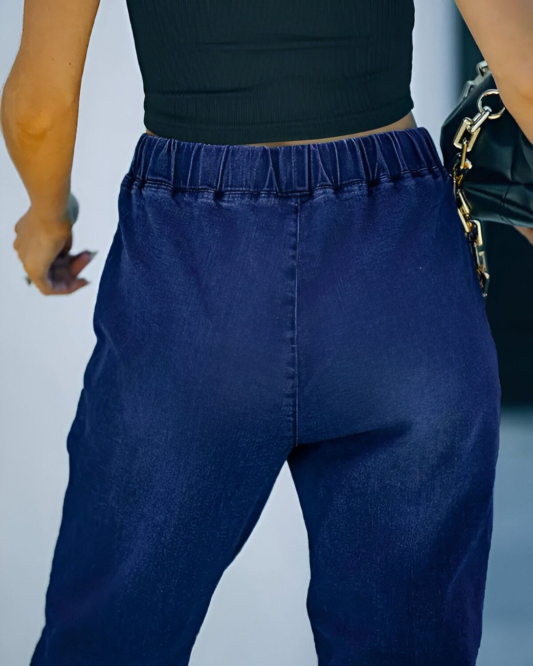 Jean design avec poche déchirée et cordon de serrage