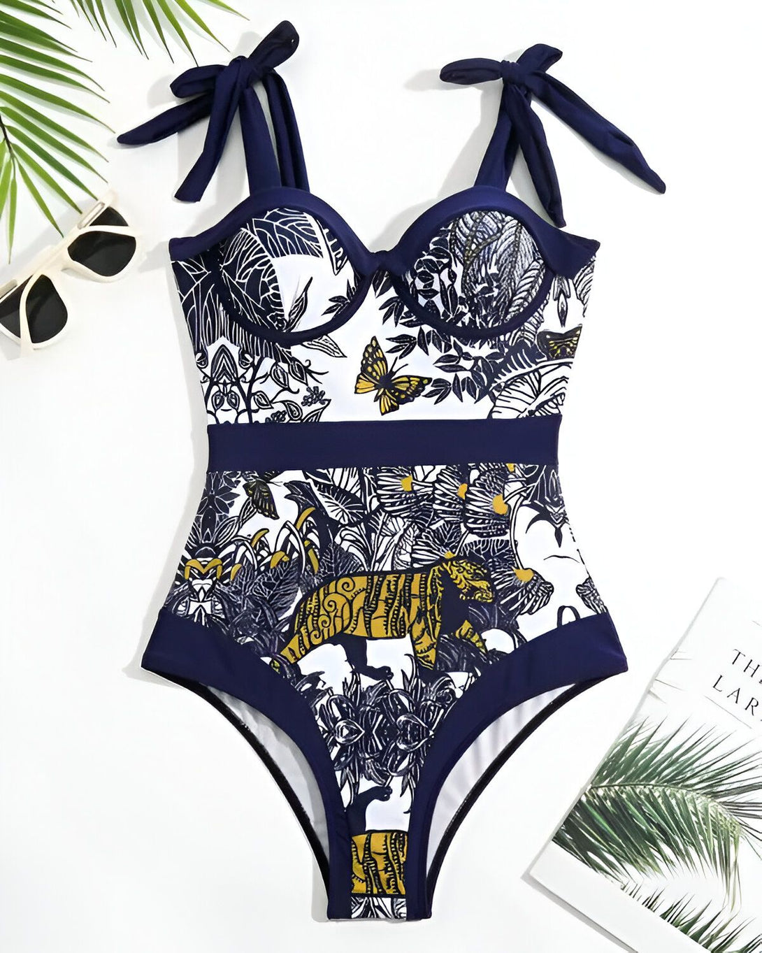 Maillot de bain une pièce avec imprimé jungle et nœuds aux épaules.