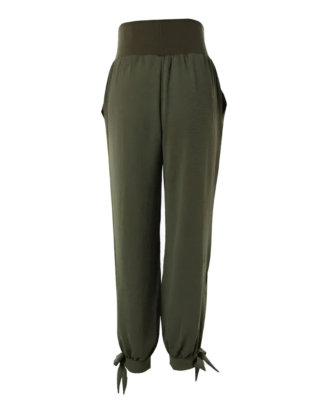 Ce pantalon ample et léger est parfait pour l'été. Il est de couleur vert olive et possède une taille haute avec un cordon de serrage. Les jambes sont larges et fluides, et les chevilles sont resserrées par un lien à nouer.