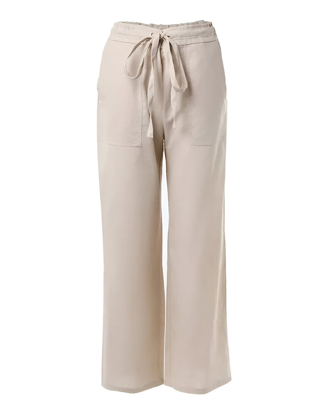 Ce pantalon beige est taille haute et possède une ceinture à nouer. Il est ample et possède des poches sur les côtés.