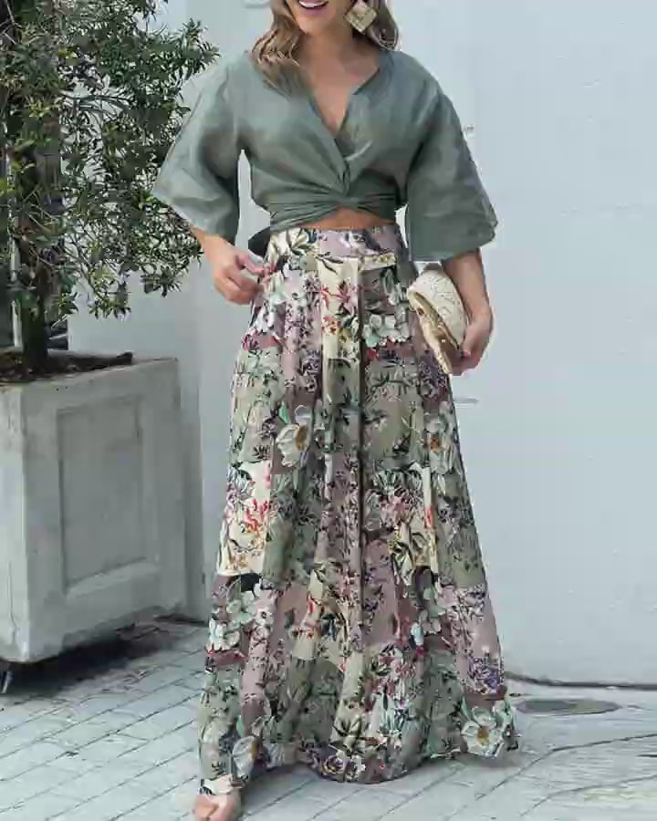 Video d'une femme portant : Ensemble haut court torsadé et pantalon large à imprimé floral