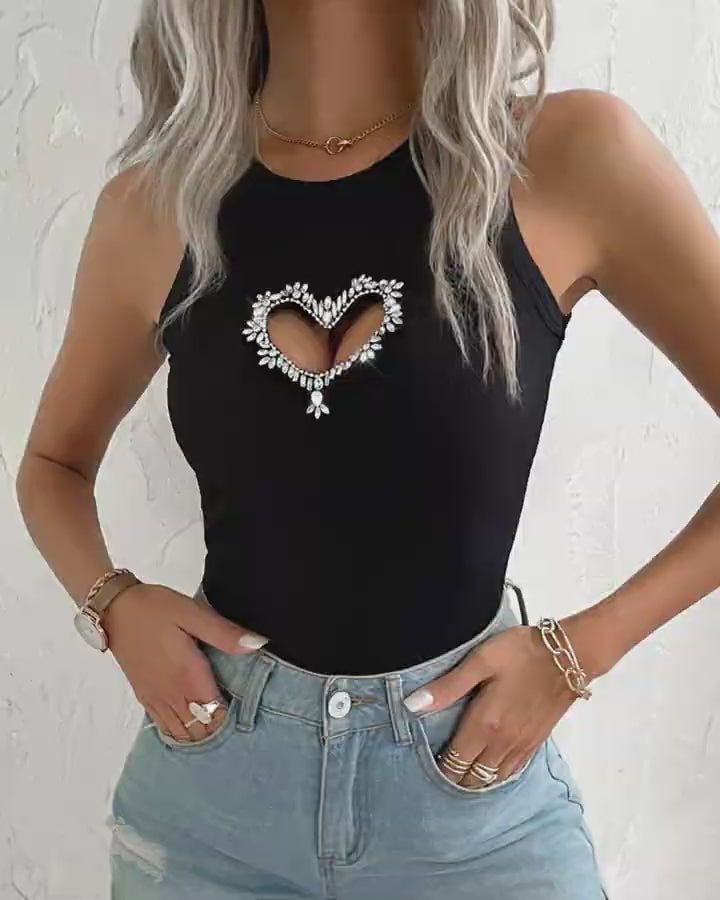 Video d'une femme portant : Débardeur strass coeur creux