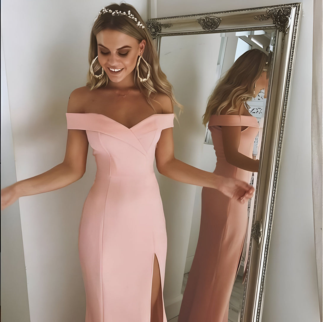 Robe de soirée longue noire fendue épaules dénudées

