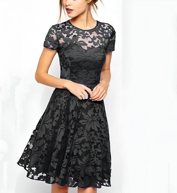 Robe dentelle femme courte élégante
