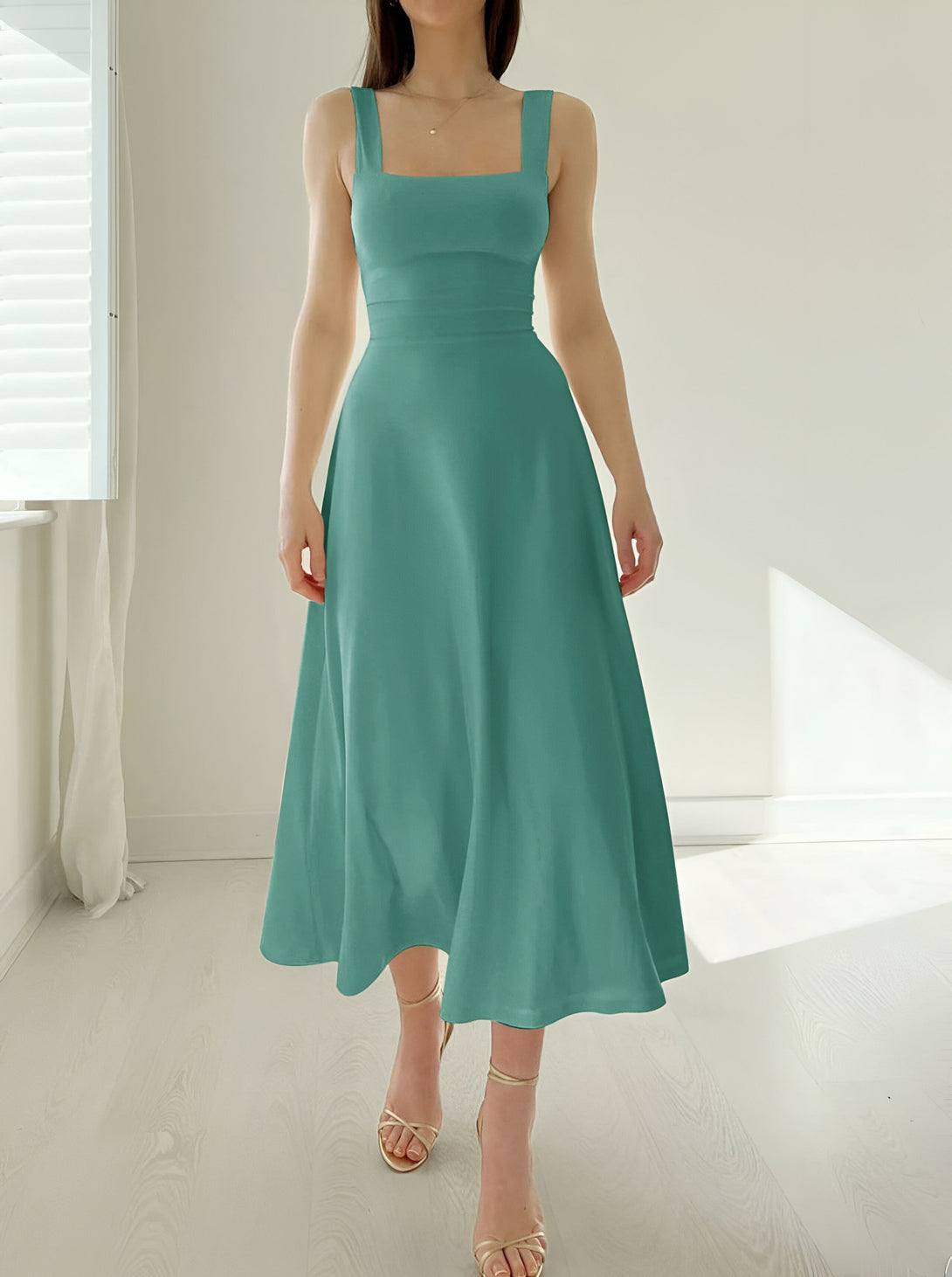 Robe Midi Ajustée Col Carré
