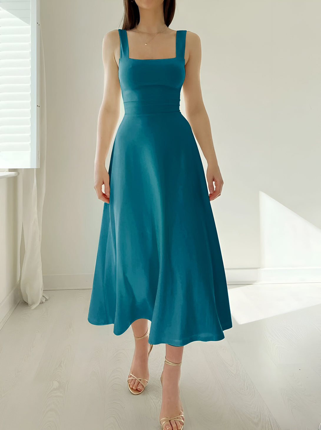 Robe Midi Ajustée Col Carré
