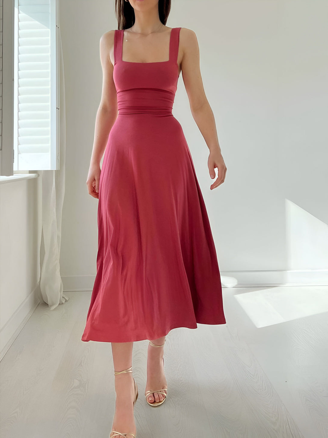 Robe Midi Ajustée Col Carré
