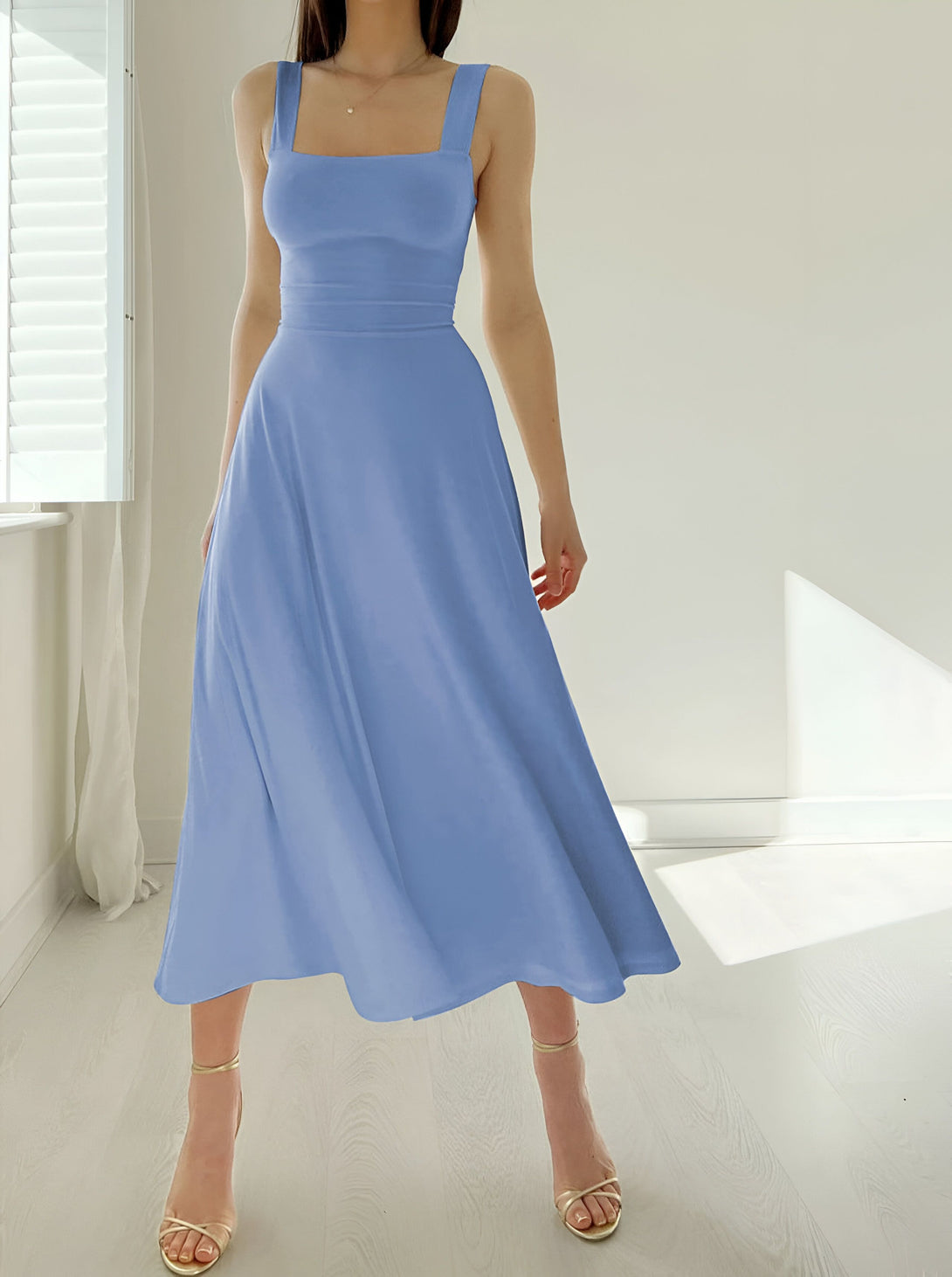 Robe Midi Ajustée Col Carré
