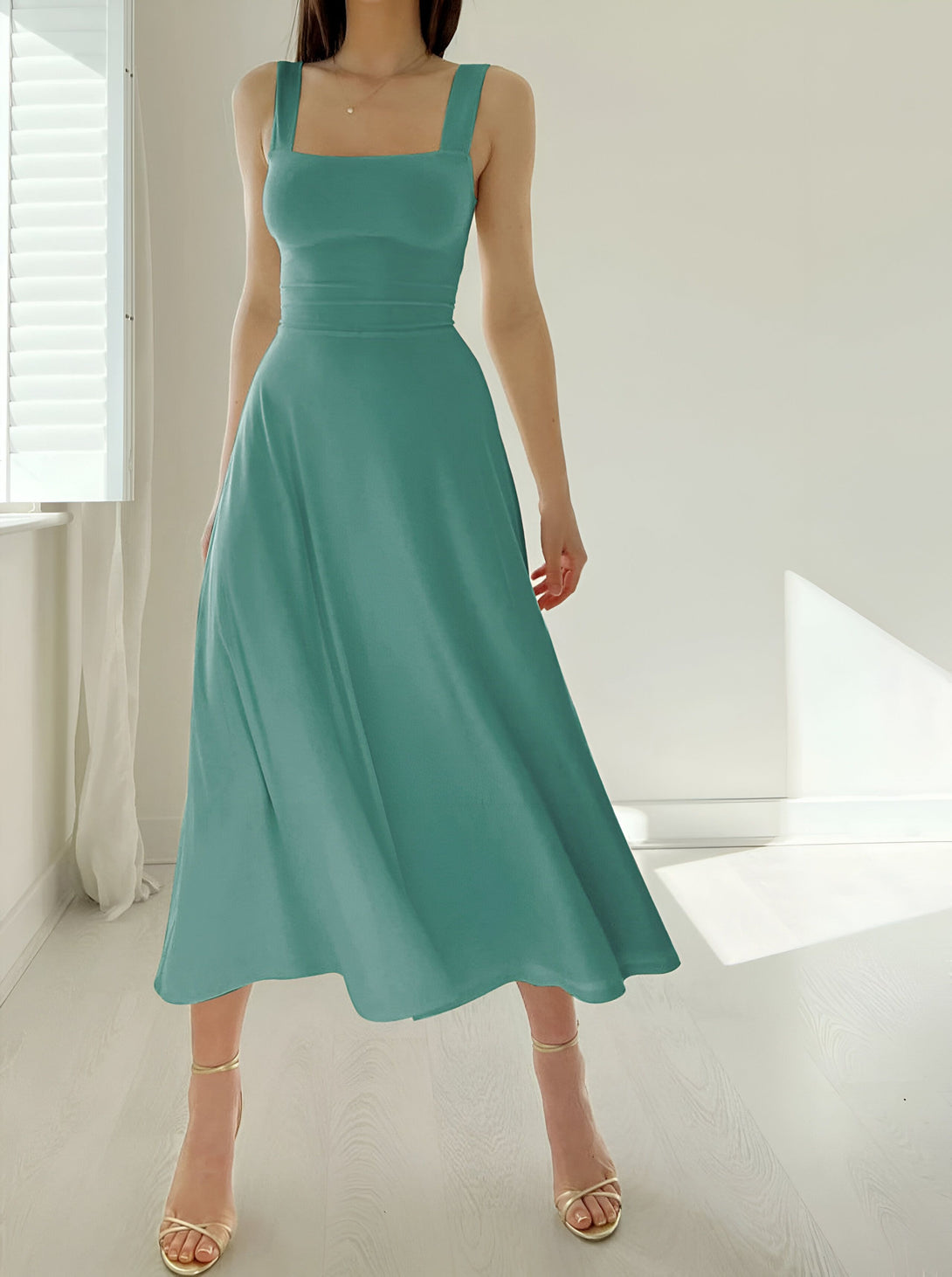 Robe Midi Ajustée Col Carré
