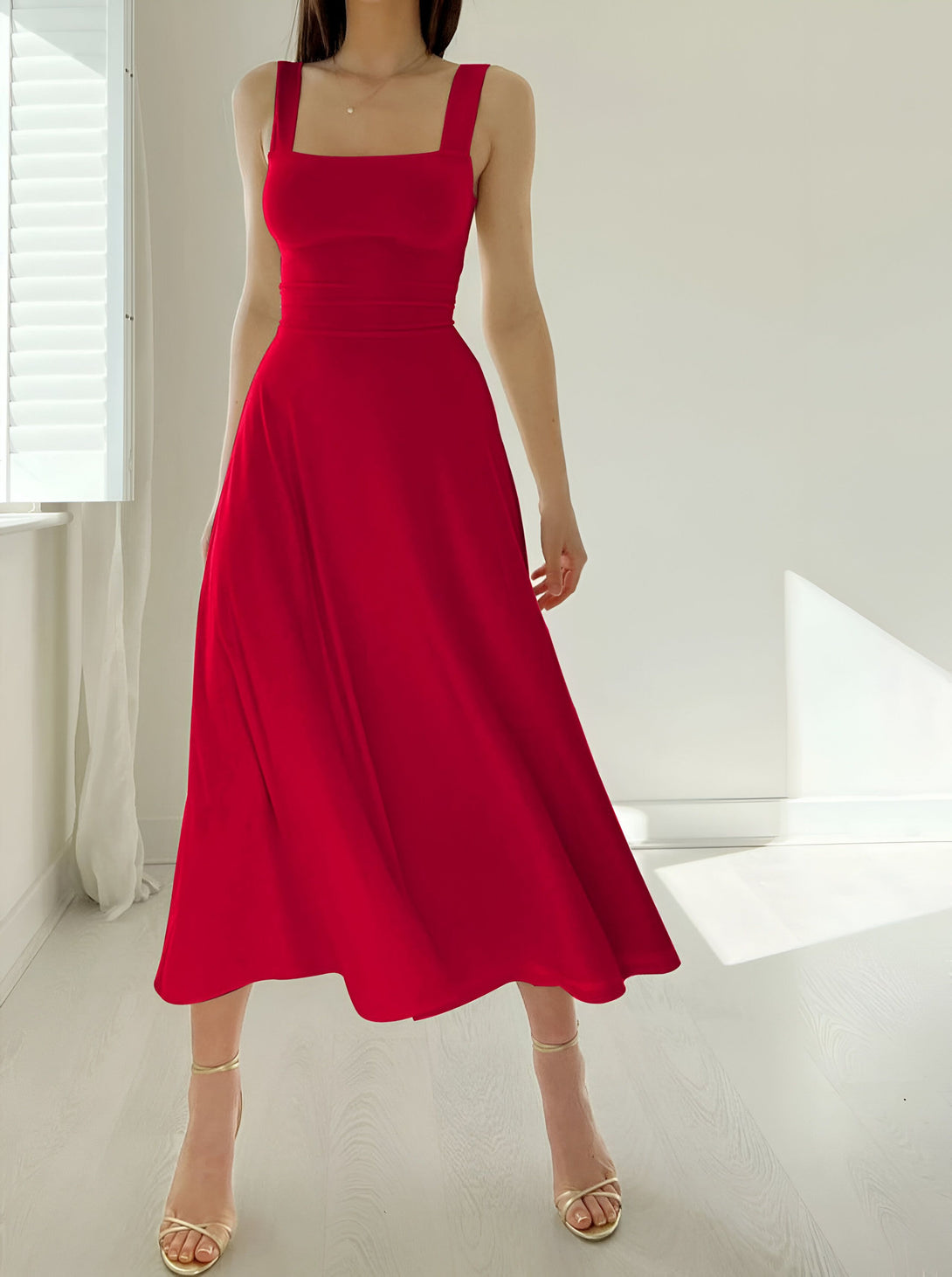 Robe Midi Ajustée Col Carré
