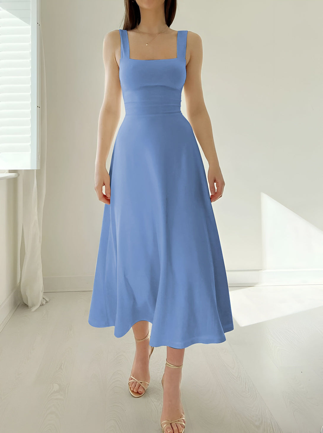 Robe Midi Ajustée Col Carré
