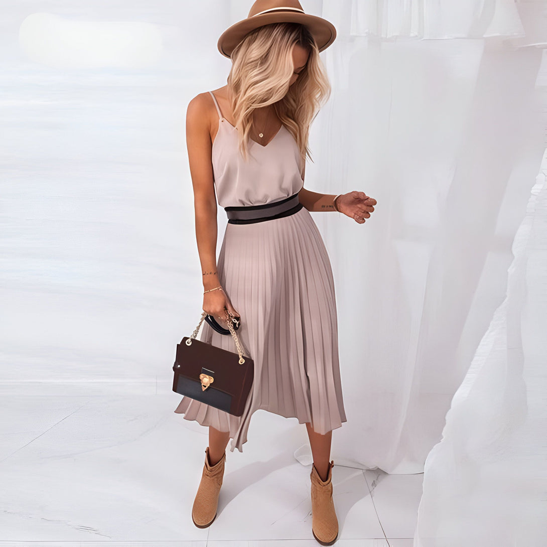 Robe Plissée Femme Élégante
