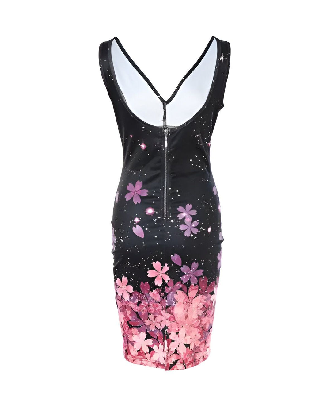 Une robe moulante noire avec un imprimé de fleurs de cerisier roses. La robe a un décolleté en V et un dos nu. Elle est zippée dans le dos.