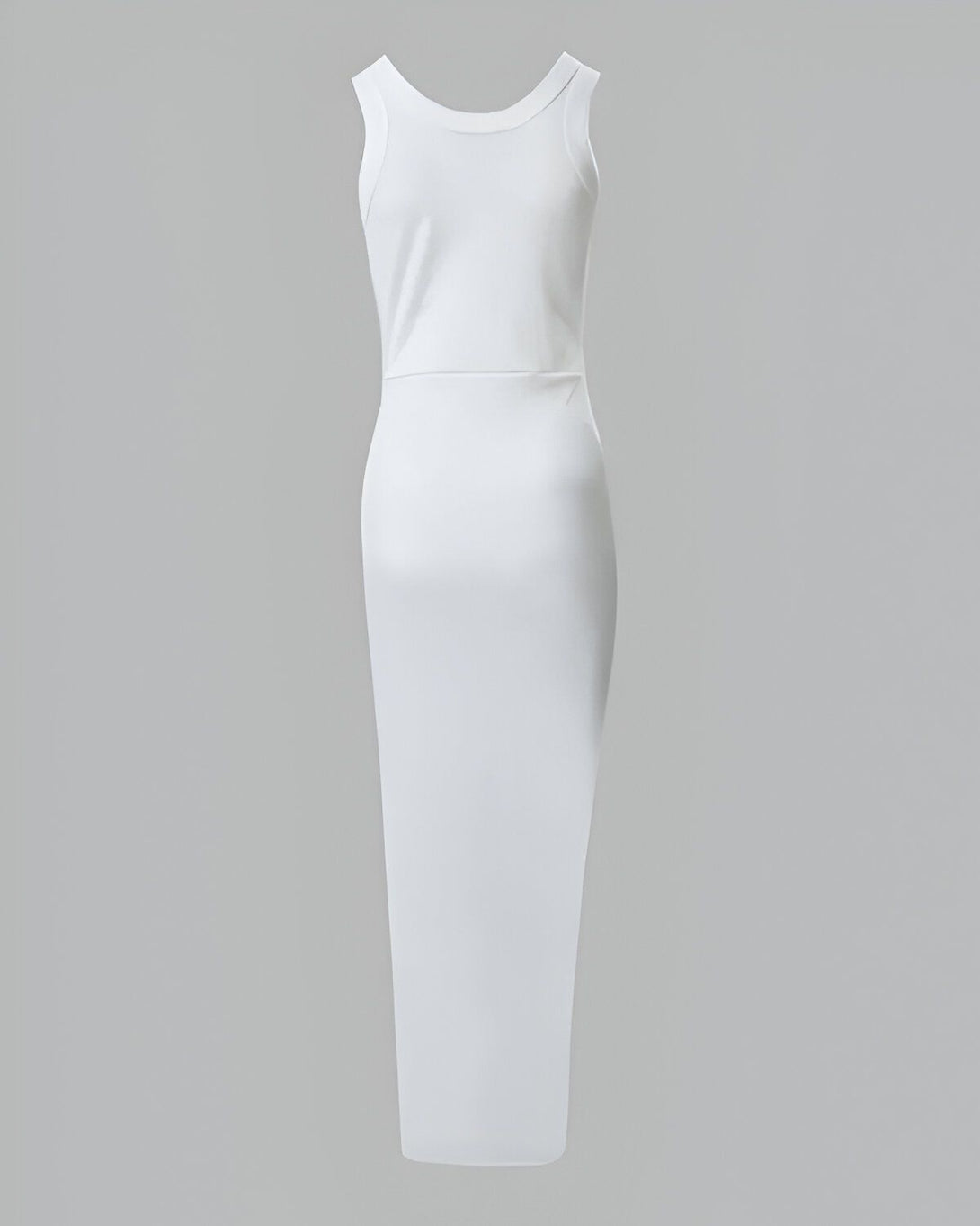 Une robe blanche moulante dos nu