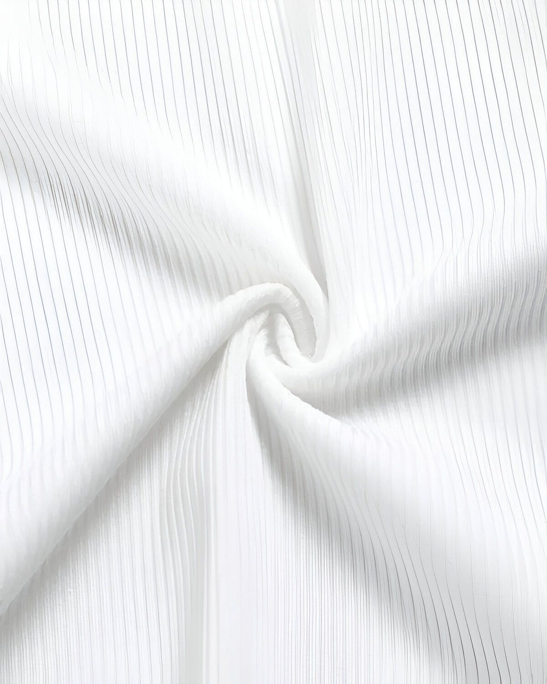 L'image montre un tissu blanc froissé.