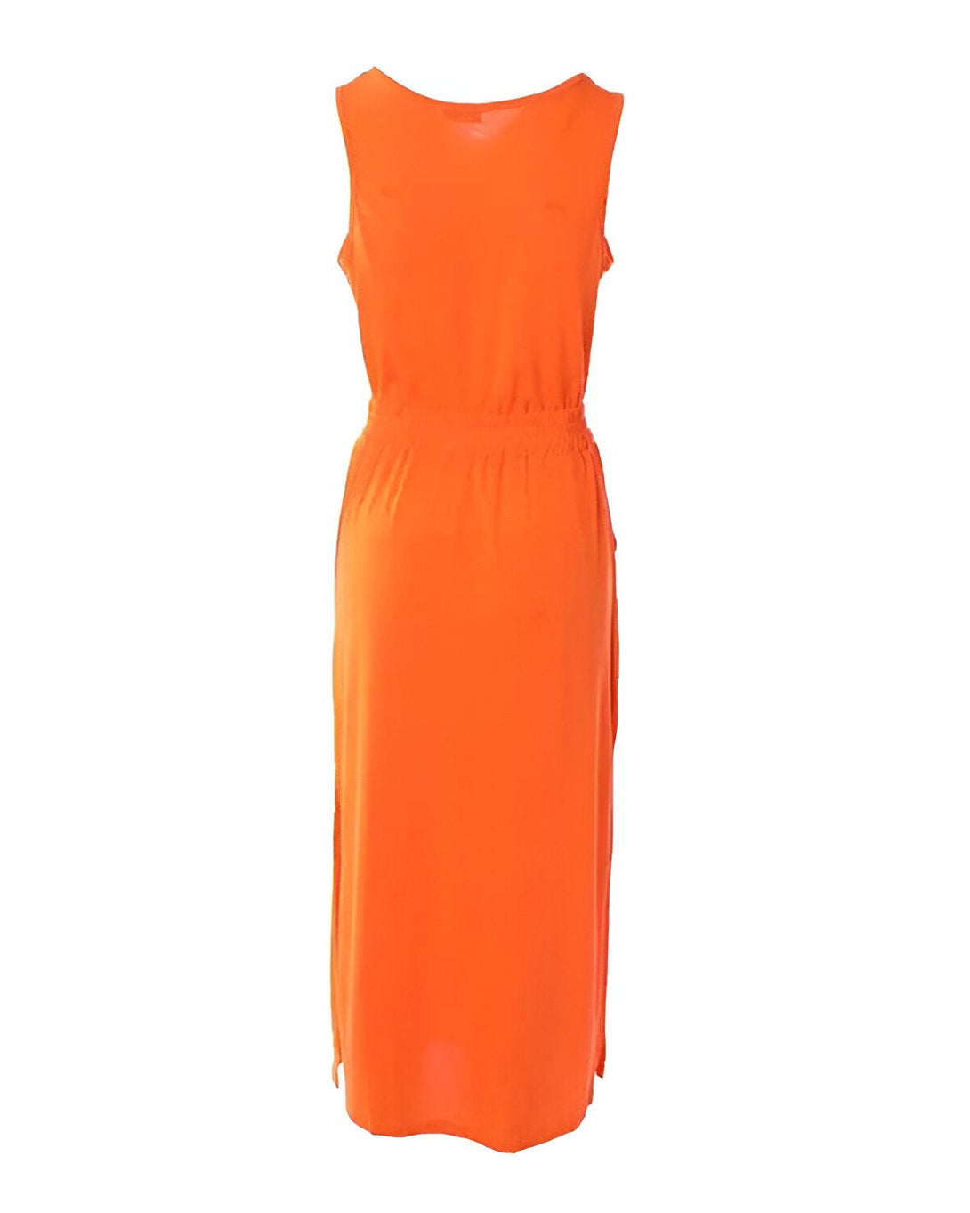 Une robe orange dos nu avec des fentes sur les côtés.