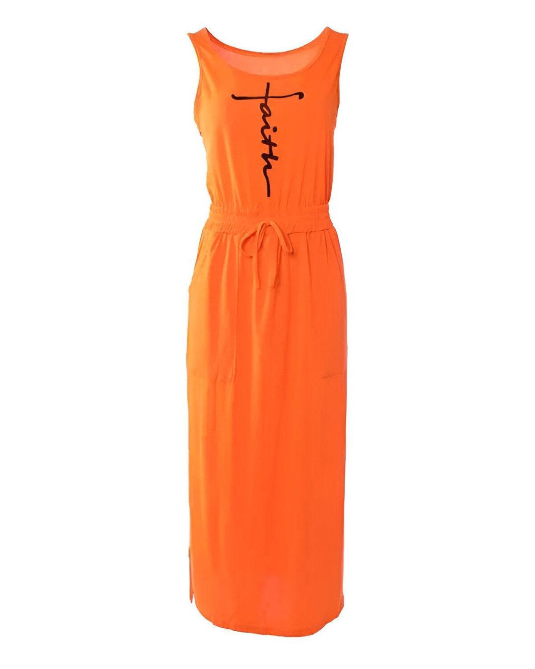Une robe orange avec le mot "Foi" écrit en noir sur la poitrine.