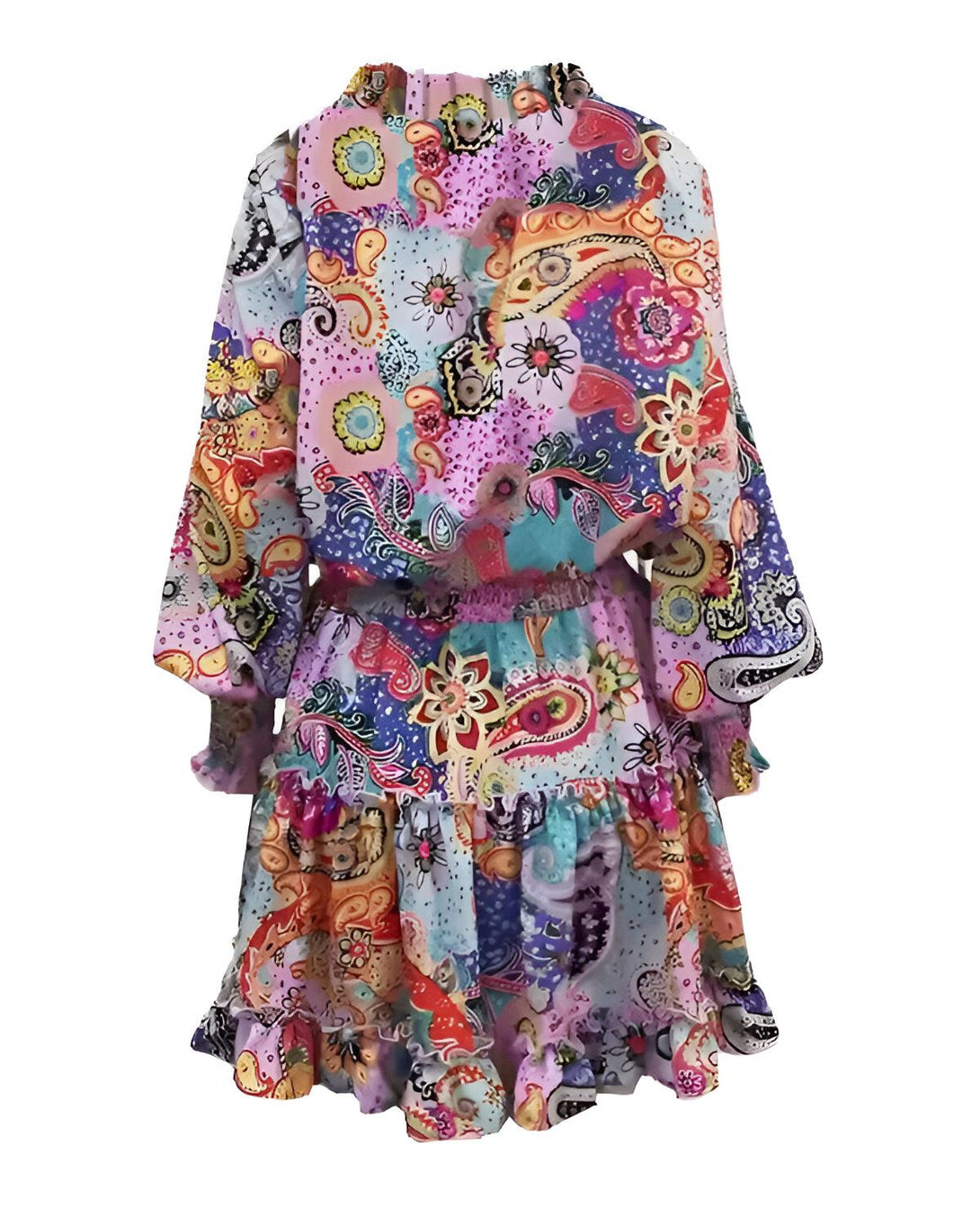 Une robe colorée à motifs cachemire avec un col montant et des manches longues bouffantes. La robe est cintrée à la taille et évasée sur le bas.