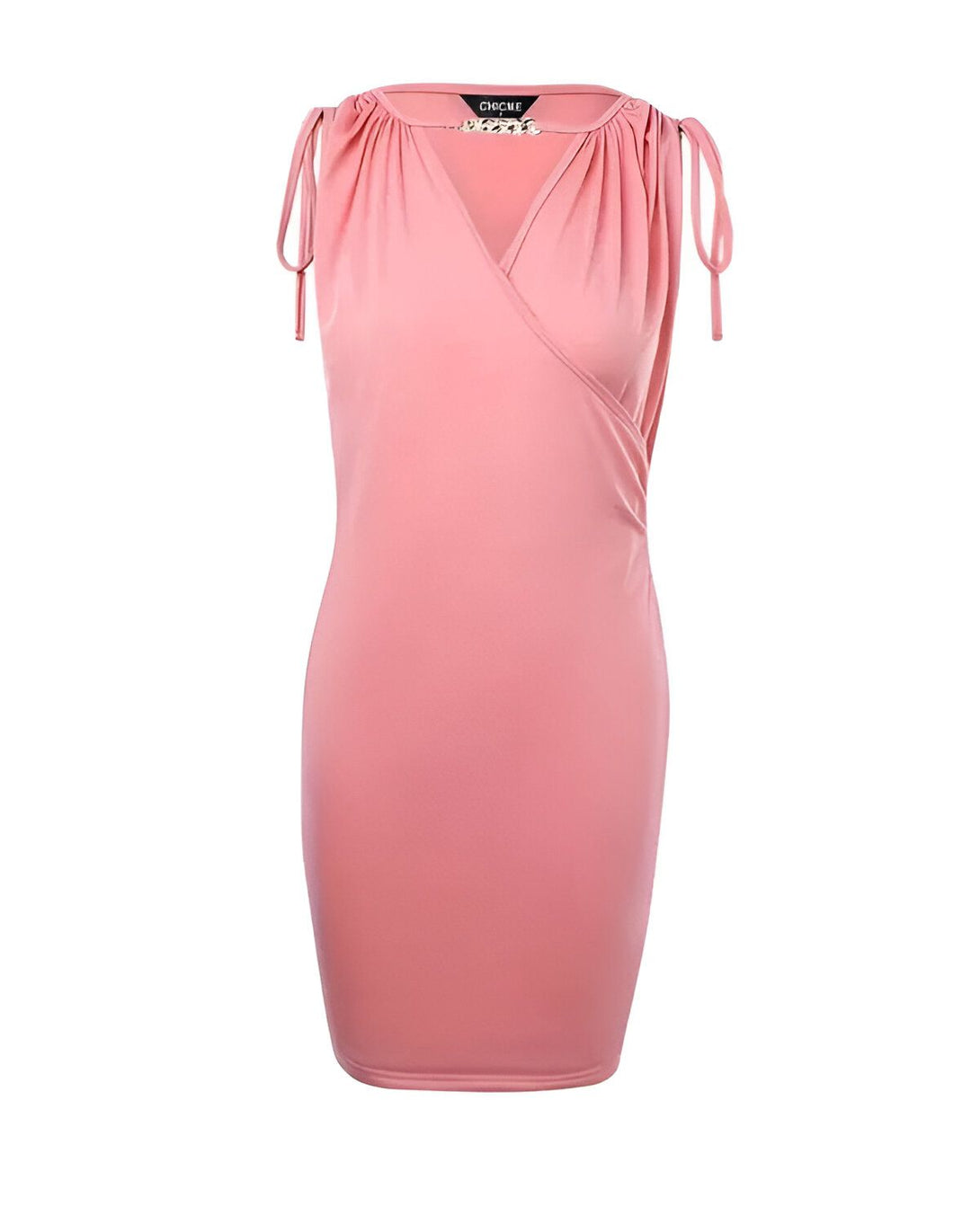 Une robe portefeuille courte et moulante de couleur rose pâle. Elle possède un col en V et des bretelles nouées sur les épaules.