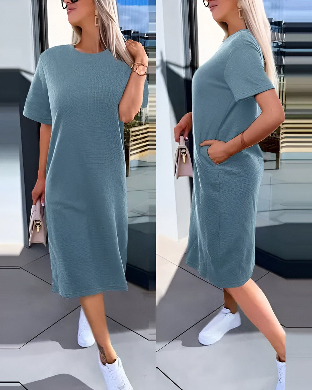 Une femme porte une robe t-shirt bleu sarcelle mi-longue. La robe a des manches courtes et une encolure ronde. La femme porte également des baskets blanches et un sac à main beige.