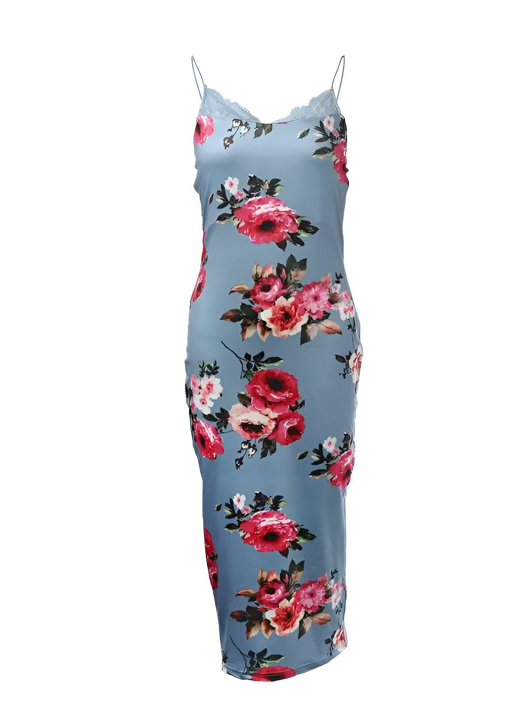 Une robe mi-longue bleu clair à bretelles fines. La robe est imprimée de fleurs roses et rouges.