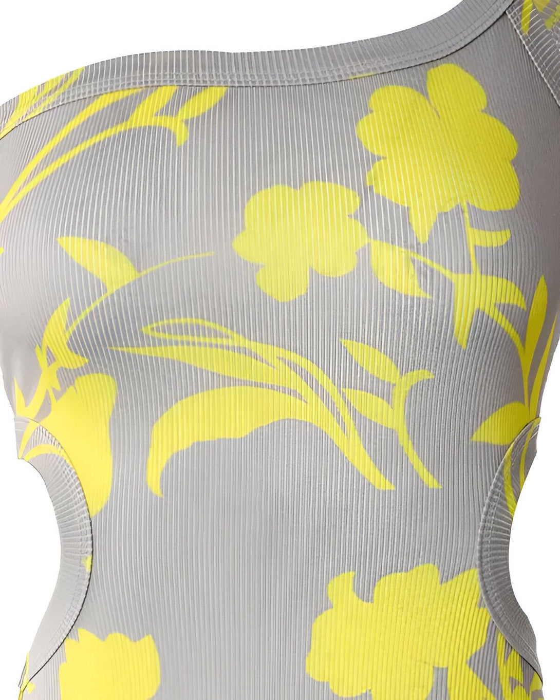 Une image d'un maillot de bain une pièce gris et jaune à motifs floraux. Le maillot de bain est porté par un mannequin.