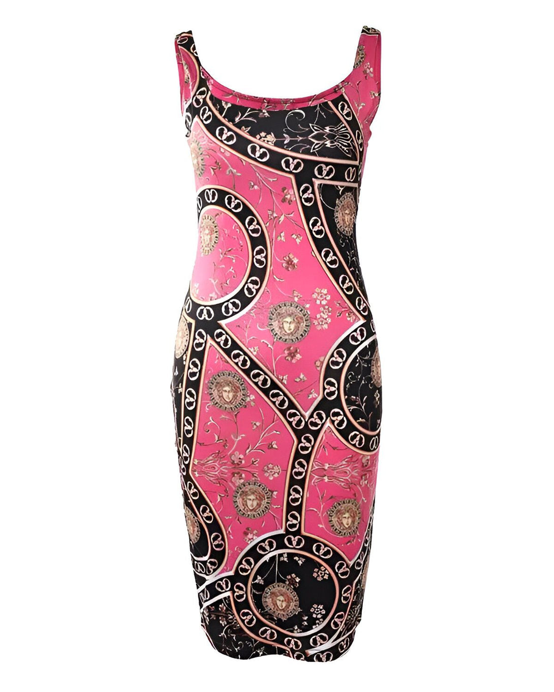Une robe rose et noire moulante à bretelles, avec un motif de têtes de Méduse et de fleurs.